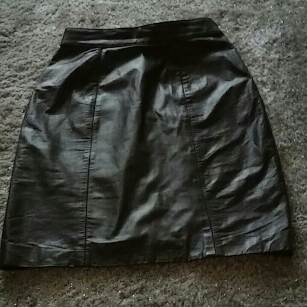 BYRNES & BAKER Leather skirt